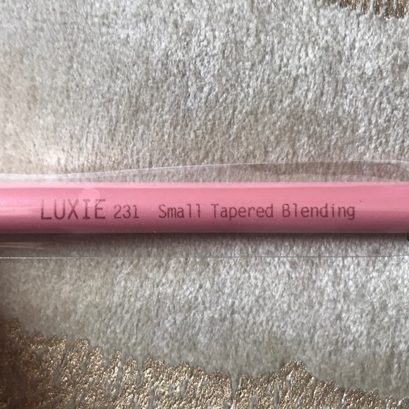 🆕 Small Tapered Blending Brush - Picture 3 of 3